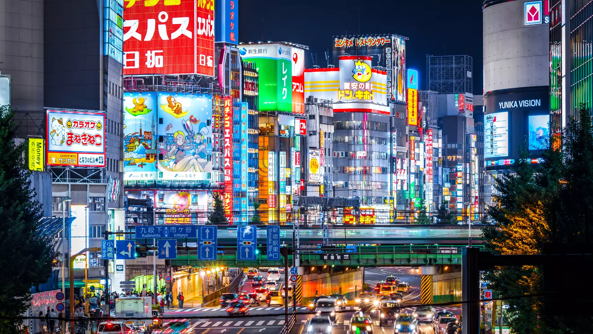 信濃 町 駅前