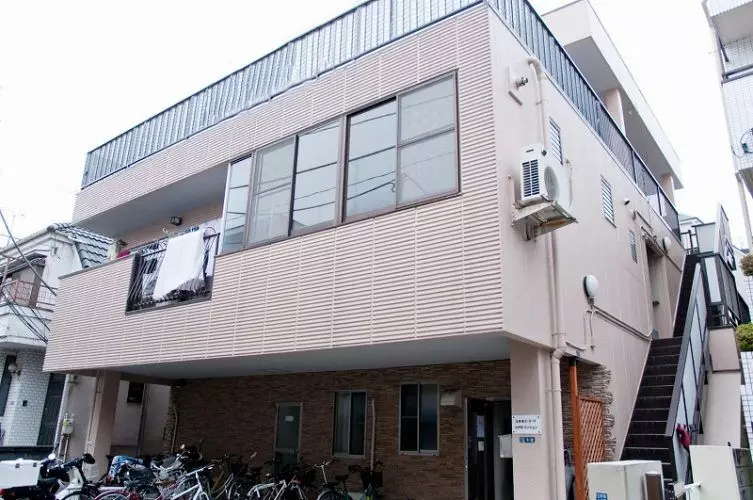 Tampilan eksterior rumah berbagi di Nakano Sakagami