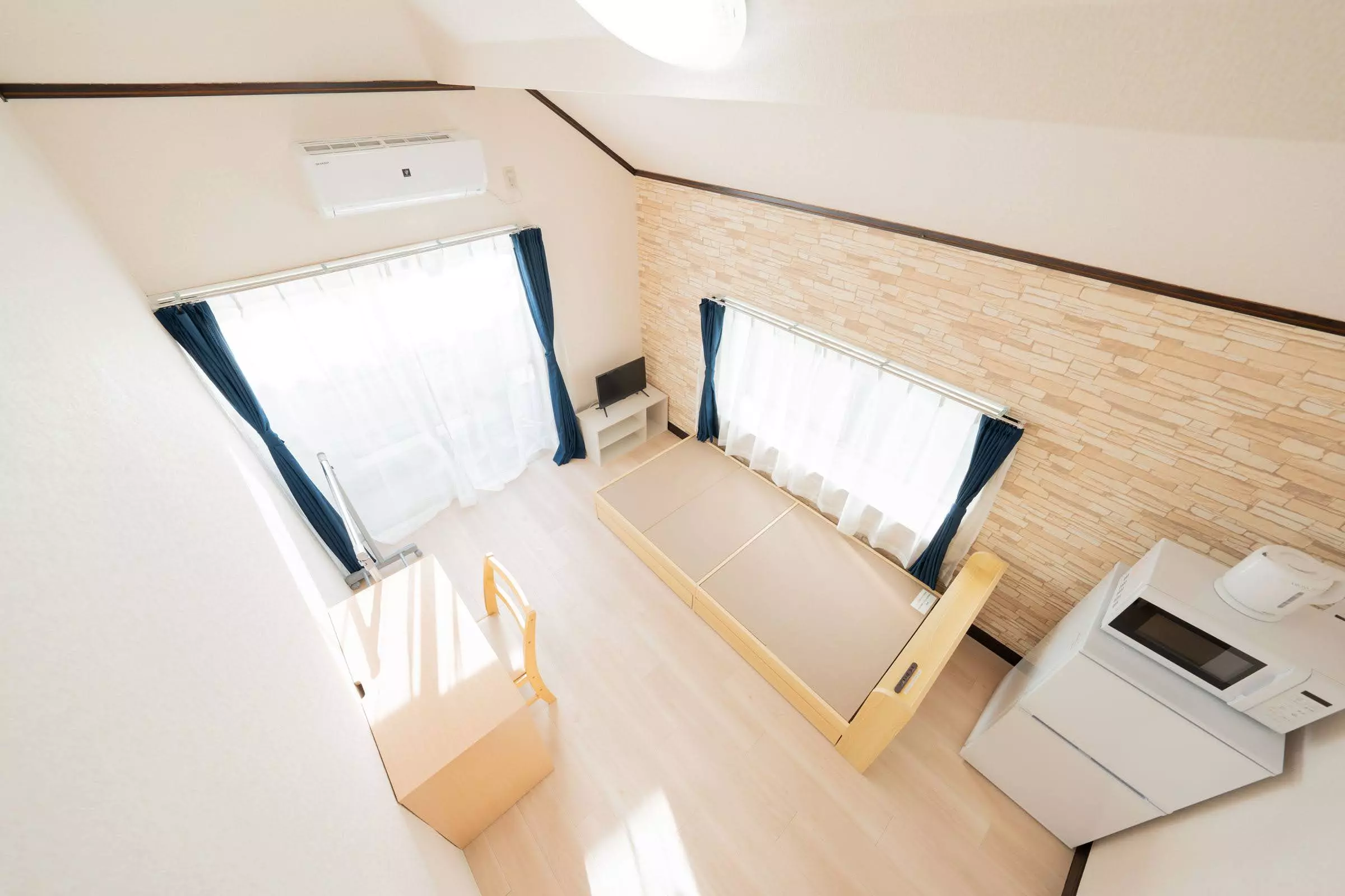 AP234 Neo Plaza Shiraku B 205 0